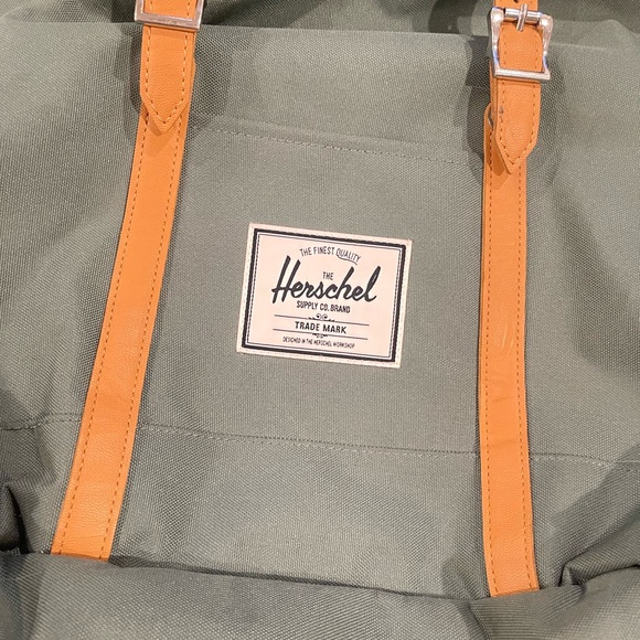 Herschel Retreat Computer Backpack - Picture 2 of 14